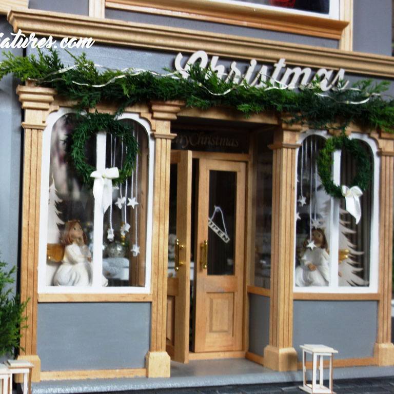 Laden mit Weihnachtsdekorationen Christmas Shop