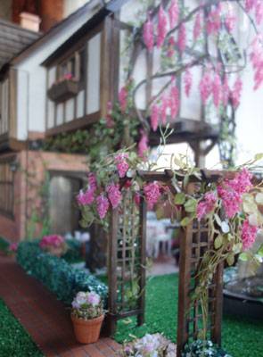 dollhouse miniatures